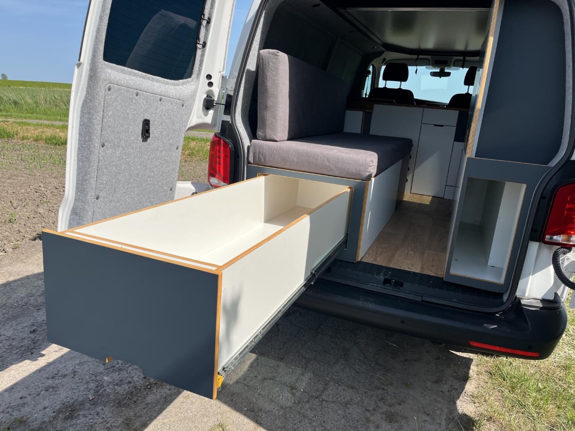 Volkswagen T6.1 Transporter Kasten langer Radstand
