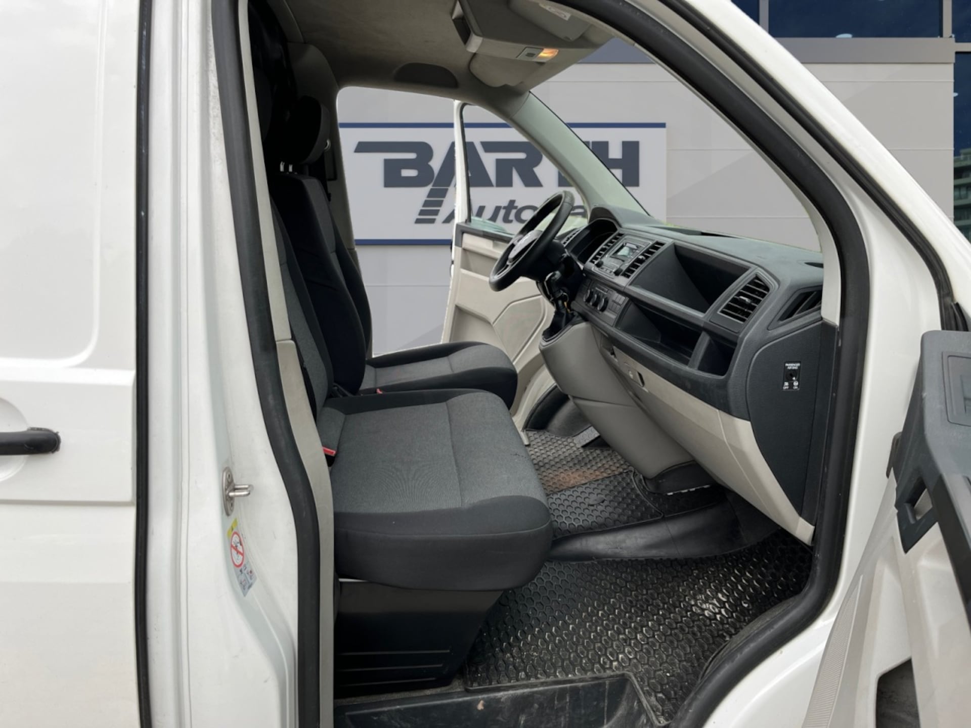 Volkswagen T6 Transporter Kasten langer Radstand