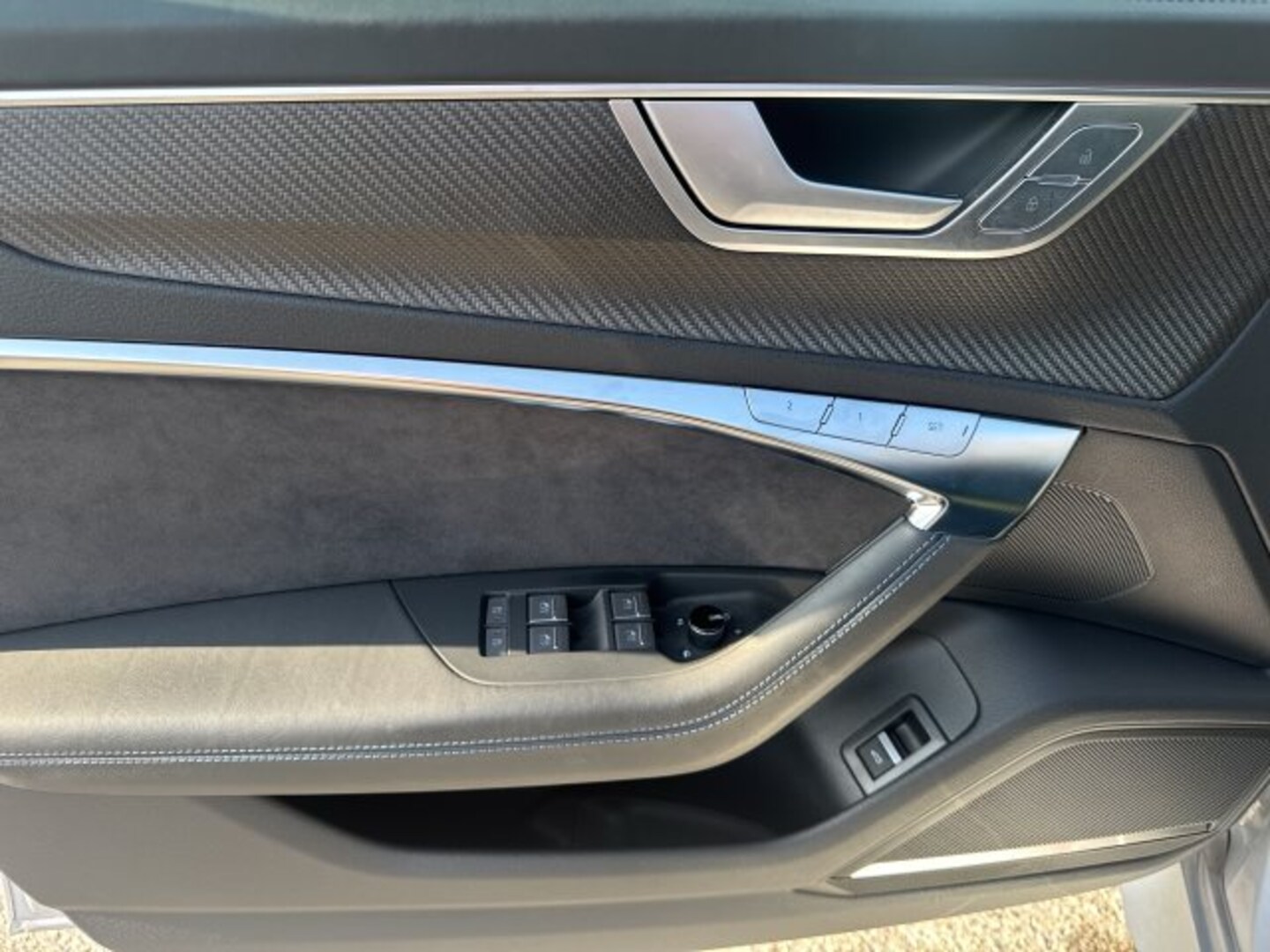 Bild über Audi RS 6 Avant performance quattro tiptronic - für weitere Informationen kontaktieren Sie den Audi Partner