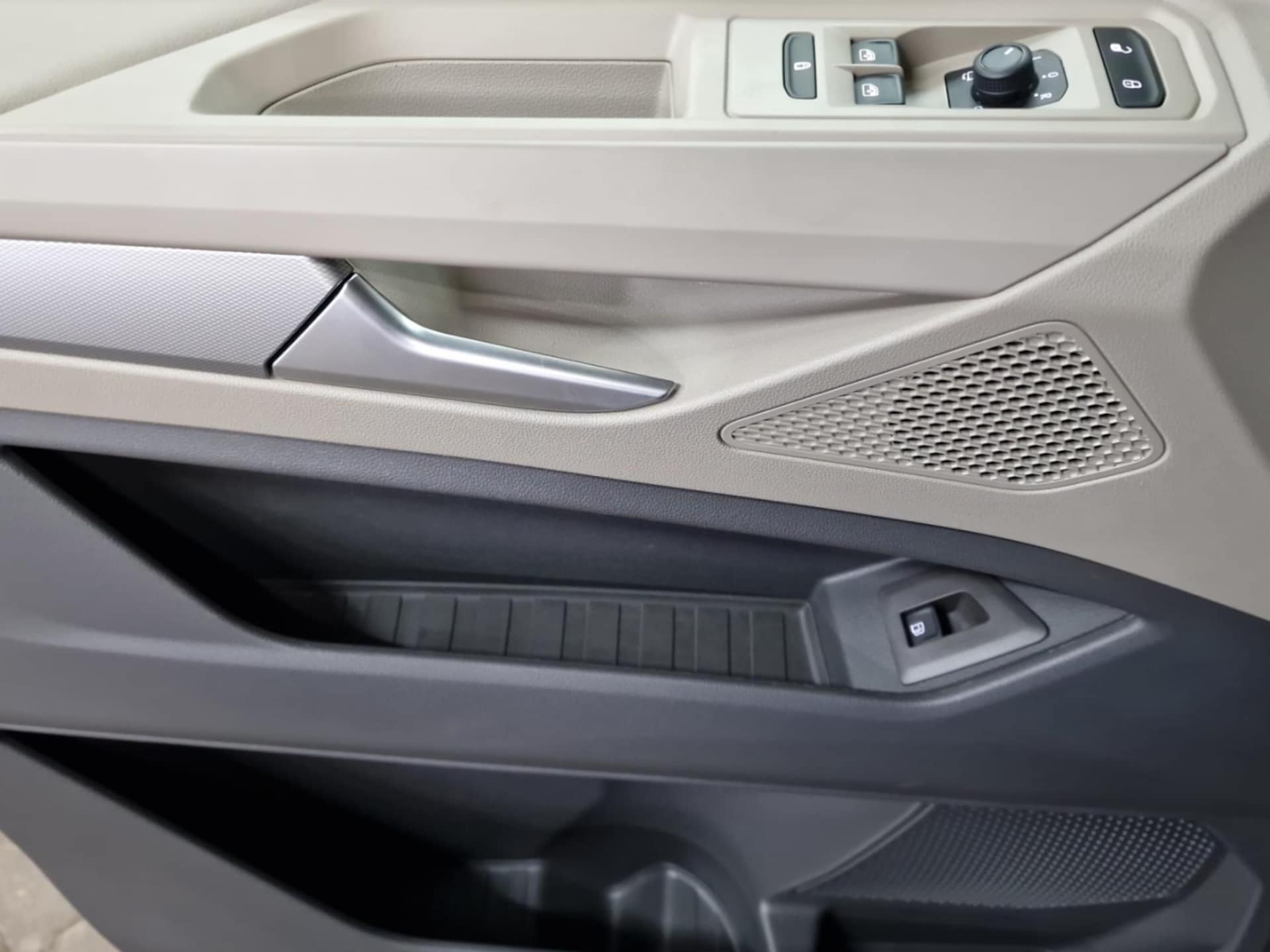 Volkswagen Multivan Basis-Modell