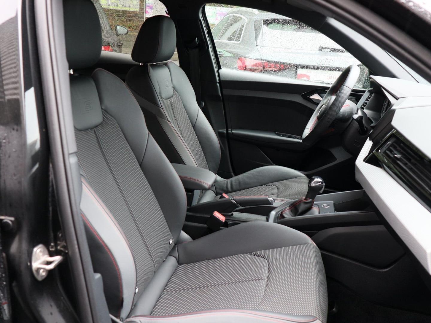 Bild über Audi A1 Sportback S line 35 TFSI S tronic - für weitere Informationen kontaktieren Sie den Audi Partner