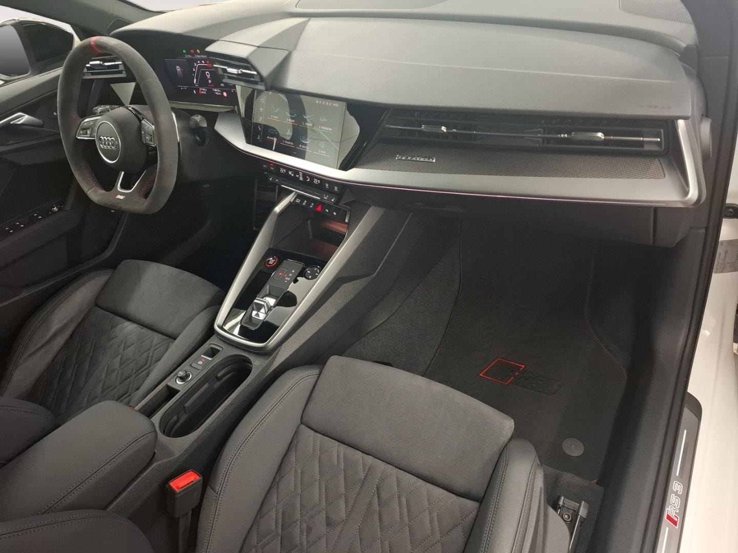 Bild über Audi RS 3 Sportback TFSI quattro S tronic - für weitere Informationen kontaktieren Sie den Audi Partner