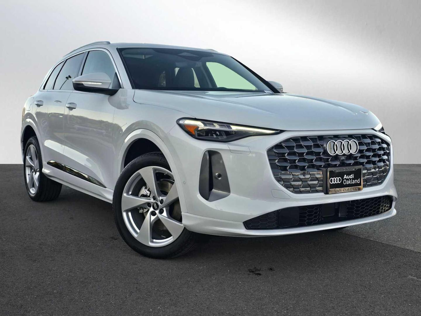 2025 Audi Q5 40 Premium Plus's photo