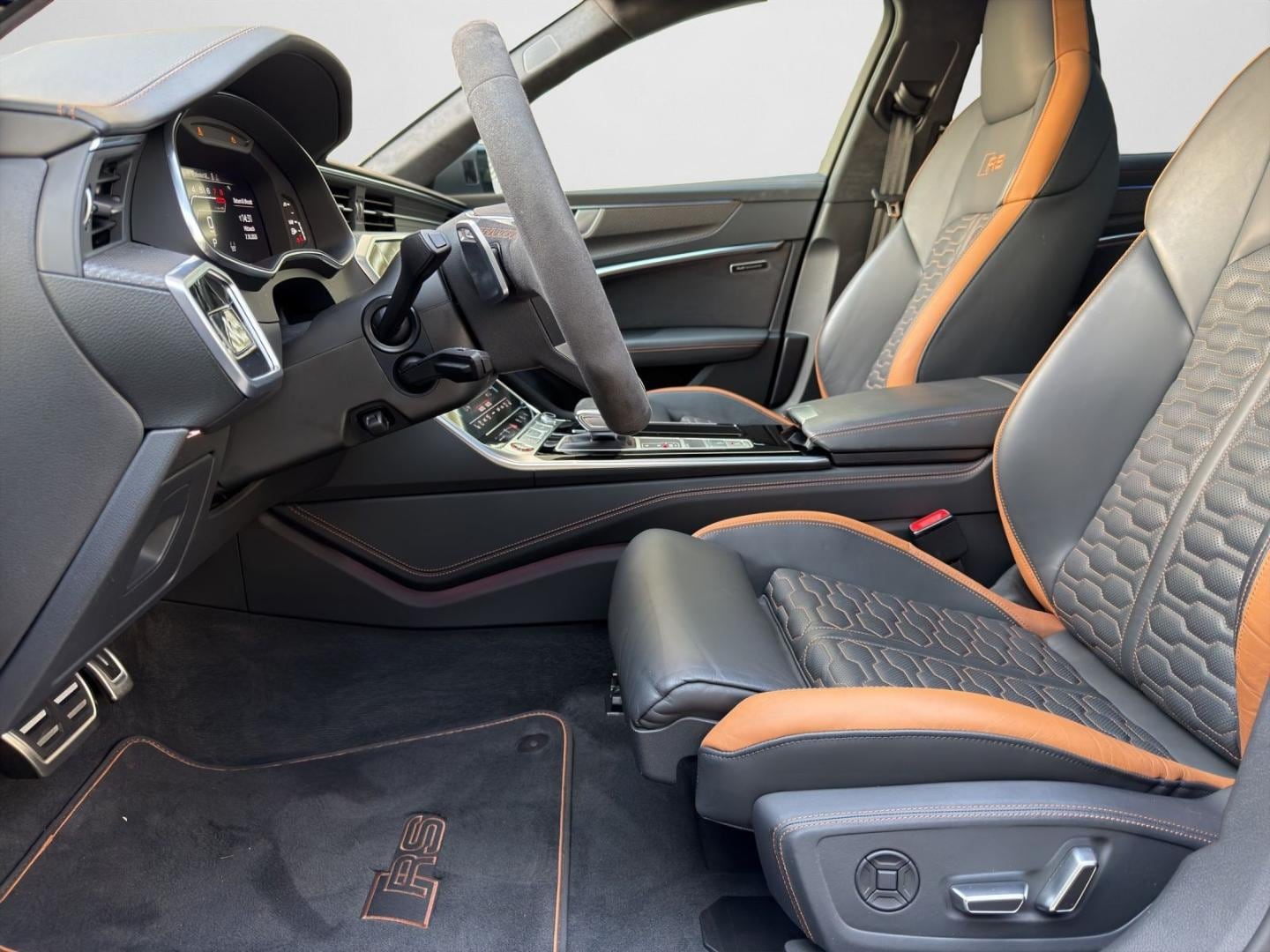 Bild über Audi RS 6 Avant performance quattro tiptronic - für weitere Informationen kontaktieren Sie den Audi Partner