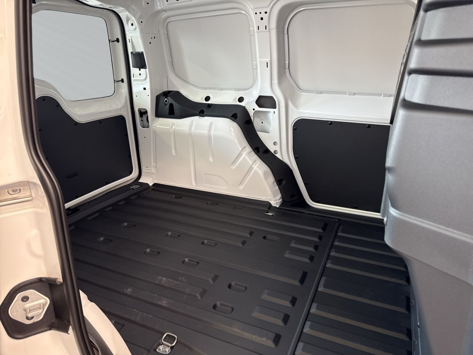 Volkswagen Caddy Cargo – Bild 11