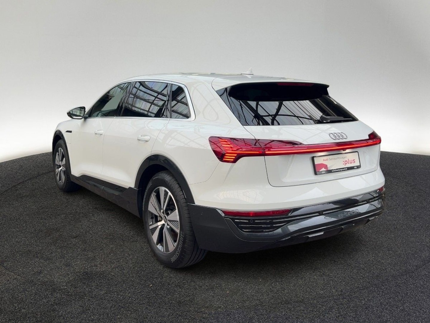 Bild über Audi Q8 e-tron advanced 55 e-tron quattro - für weitere Informationen kontaktieren Sie den Audi Partner