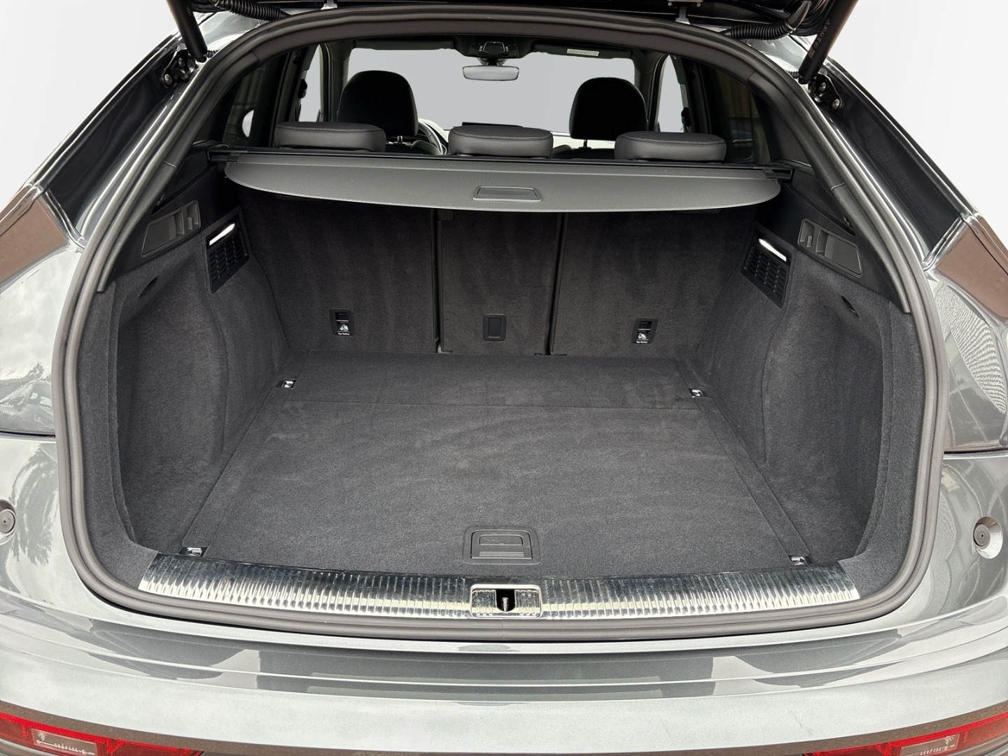 Bild über Audi Q5 Sportback 40 TFSI quattro S tronic - für weitere Informationen kontaktieren Sie den Audi Partner