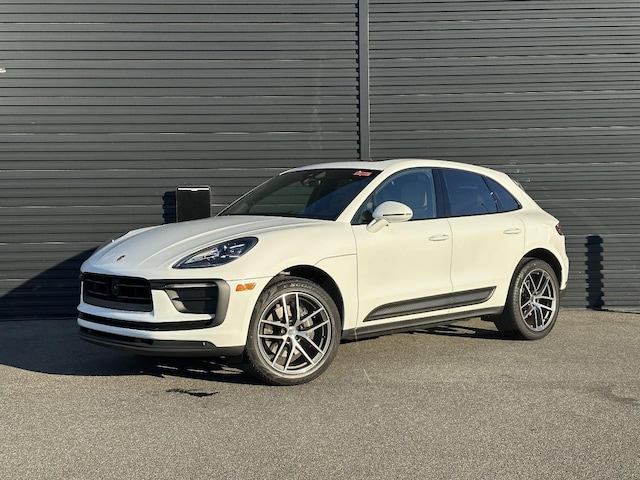 Photo of 2025 Porsche Macan 