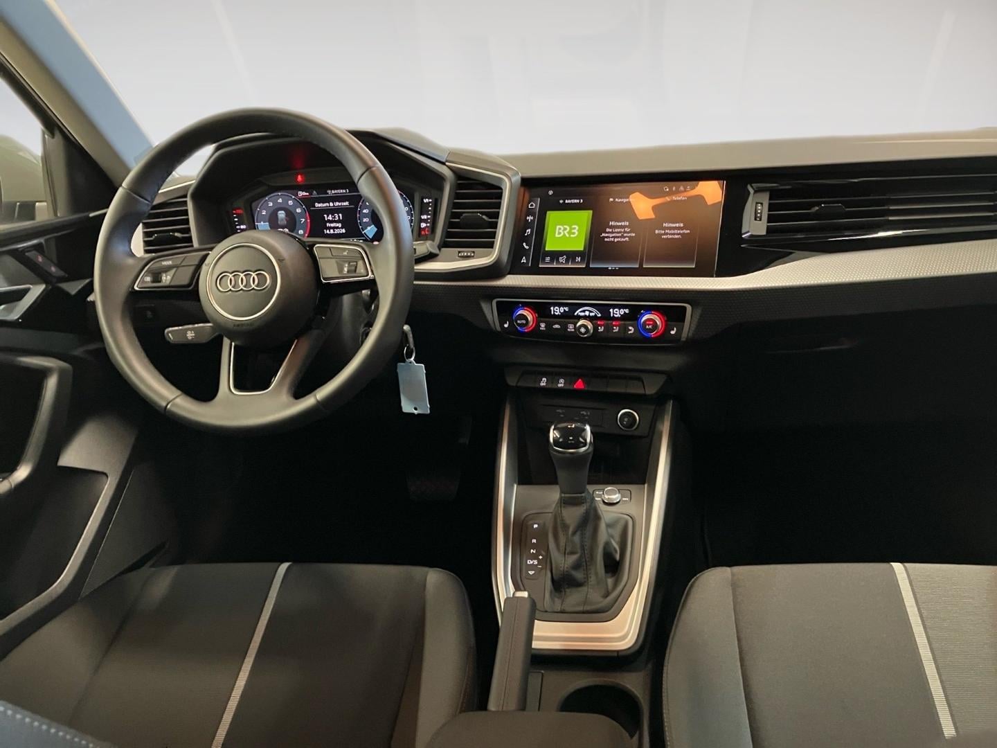 Bild über Audi A1 Sportback S line 25 TFSI S tronic - für weitere Informationen kontaktieren Sie den Audi Partner