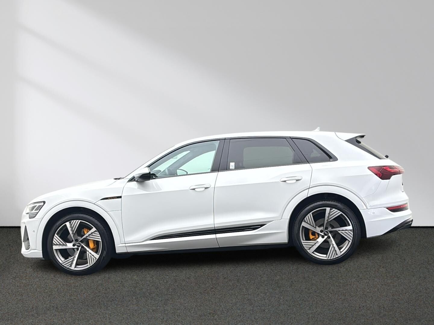 Bild über Audi e-tron S line 55 quattro - für weitere Informationen kontaktieren Sie den Audi Partner