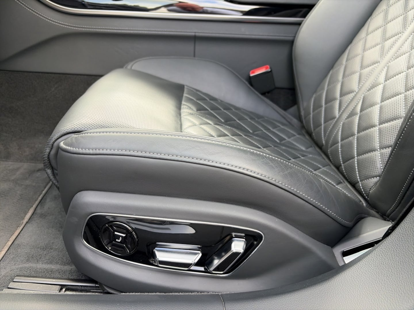 Bild über Audi S8 TFSI quattro tiptronic - für weitere Informationen kontaktieren Sie den Audi Partner