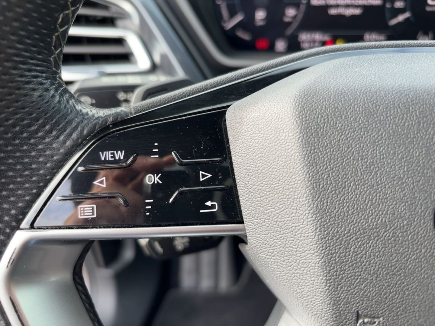 Bild über Audi Q4 Sportback e-tron 50 e-tron quattro - für weitere Informationen kontaktieren Sie den Audi Partner