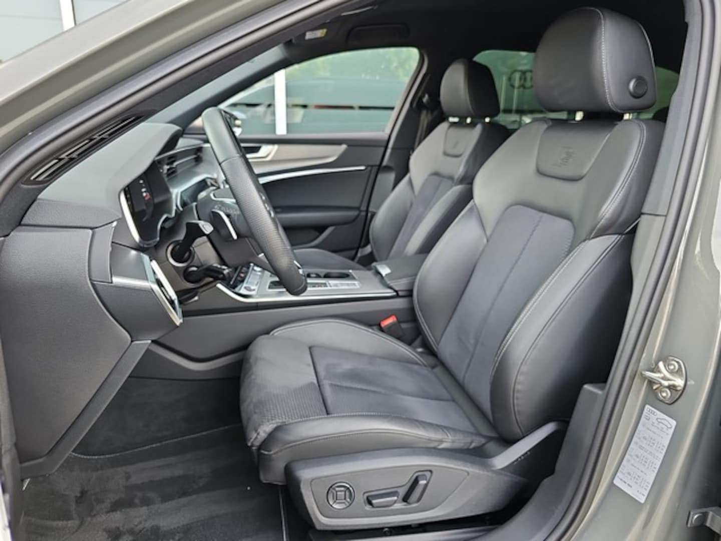Bild über Audi S6 Avant S6 Avant TDI 253(344) kW(PS) tiptronic - für weitere Informationen kontaktieren Sie den Audi Partner