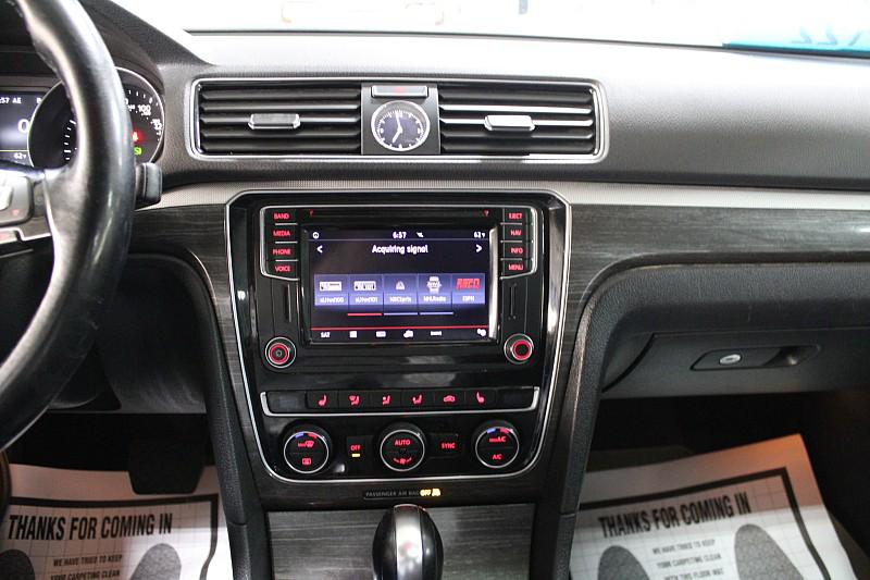 2017 Volkswagen Passat SE - Photo 32