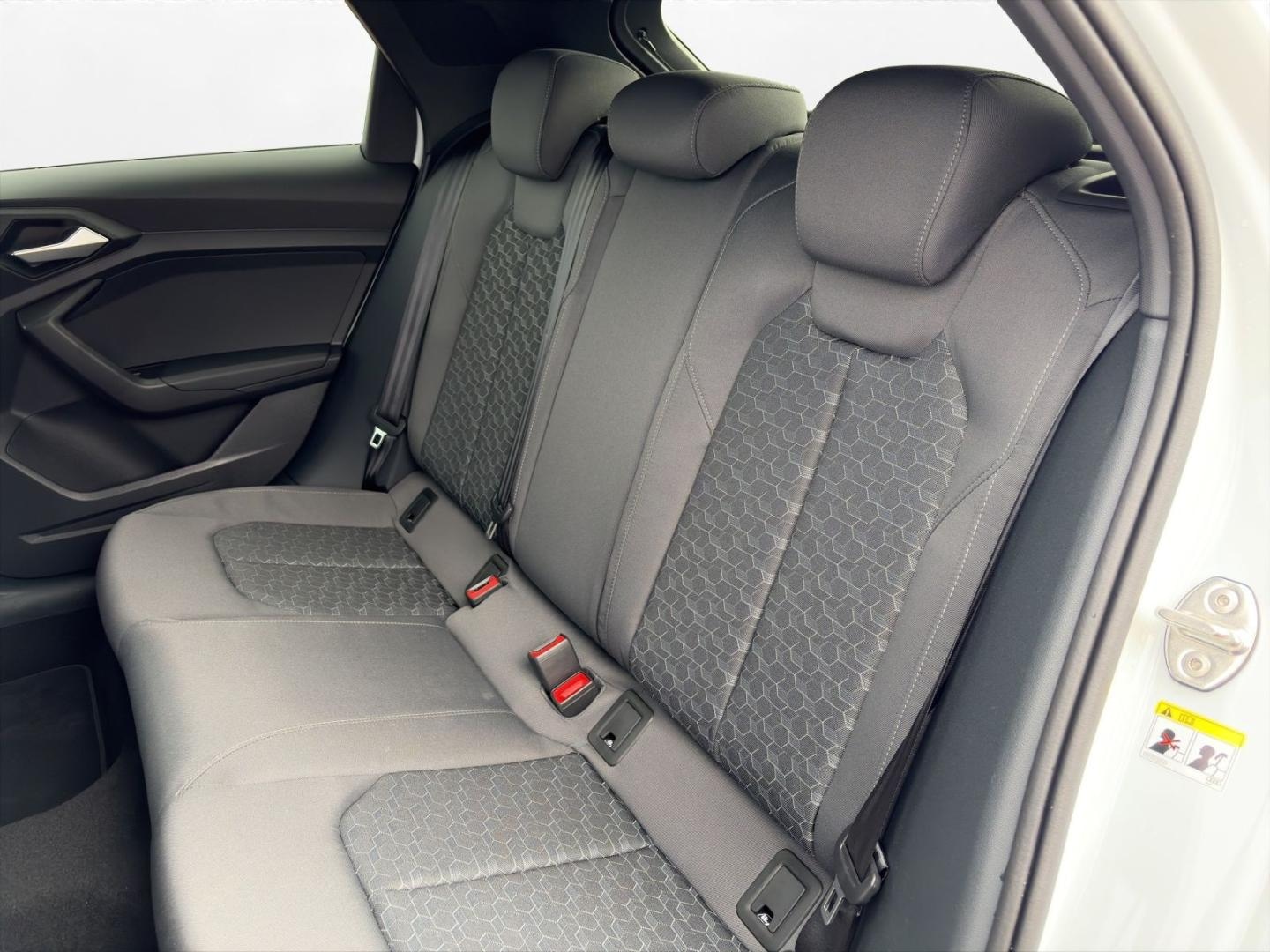Bild über Audi A1 Sportback S line 30 TFSI S tronic - für weitere Informationen kontaktieren Sie den Audi Partner