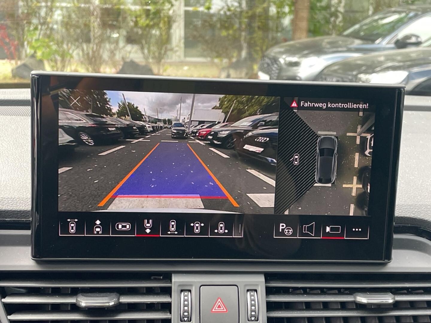 Bild über Audi Q5 Sportback 40 TDI quattro S tronic - für weitere Informationen kontaktieren Sie den Audi Partner