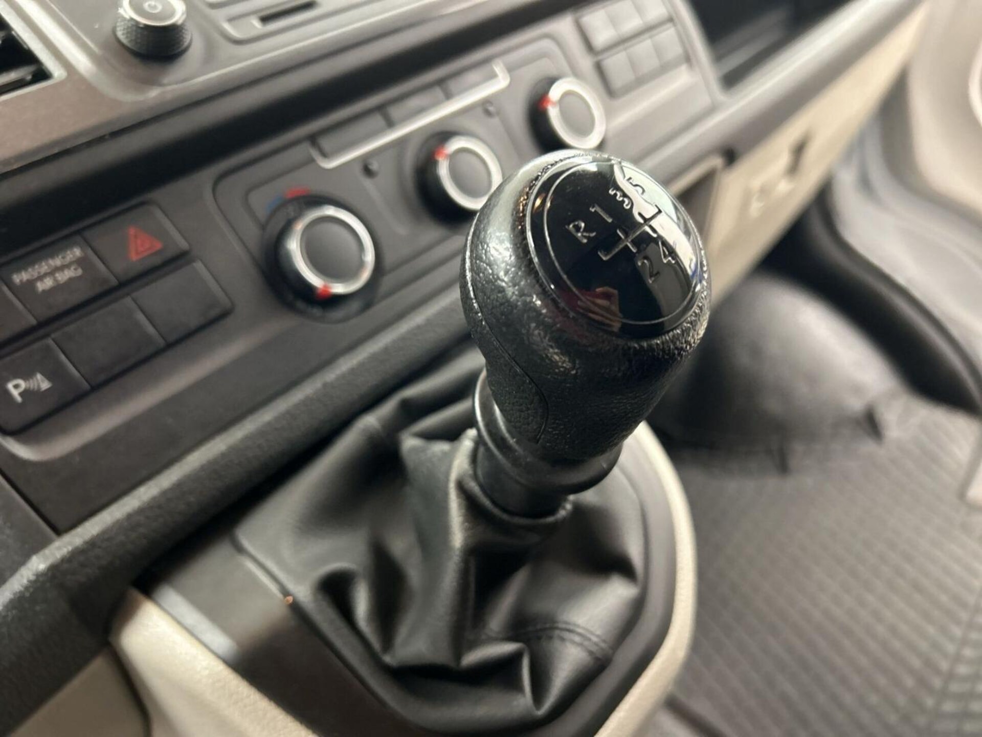 Volkswagen T6 Transporter Kasten kurzer Radstand