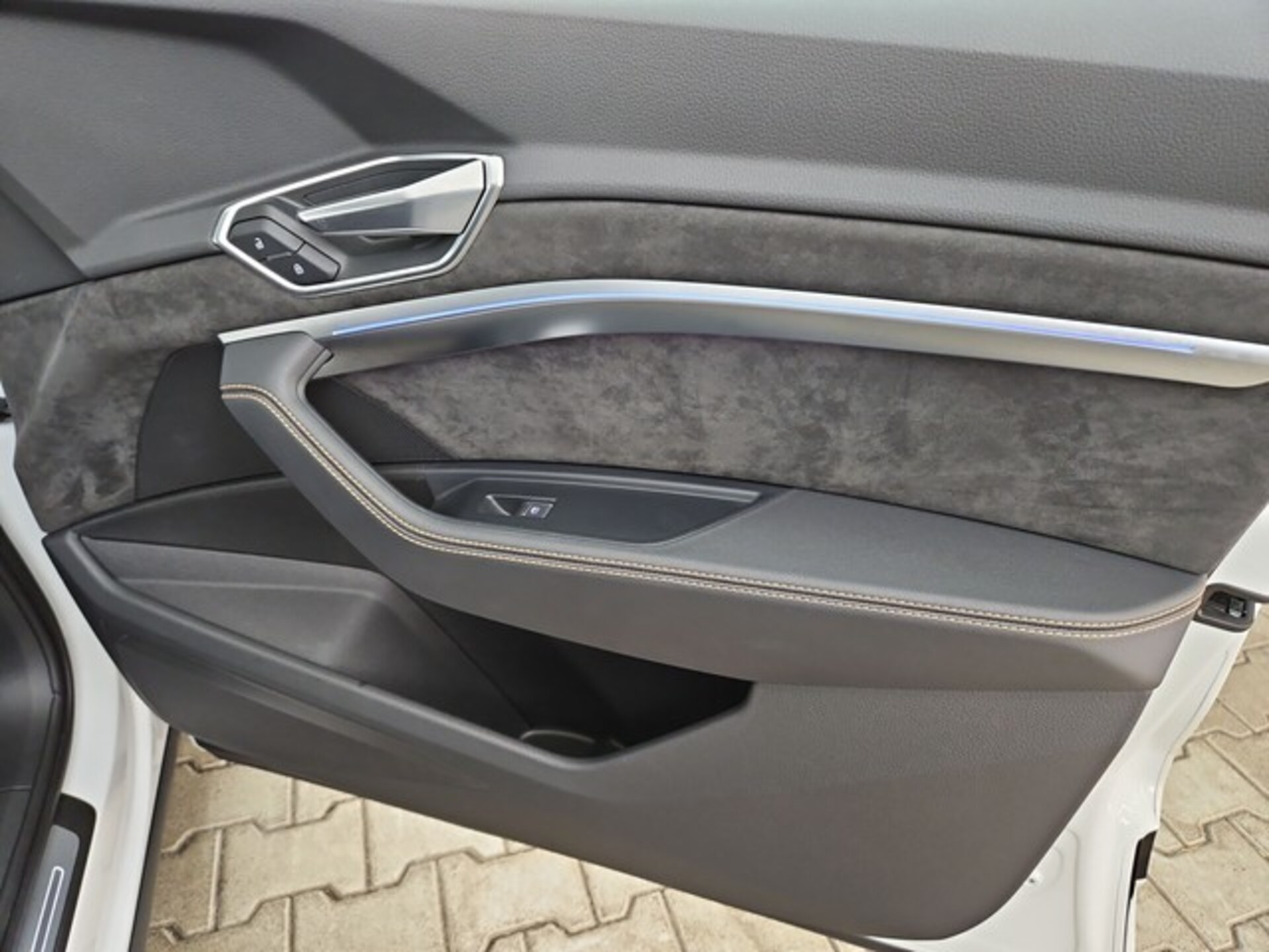 Audi e-tron S line