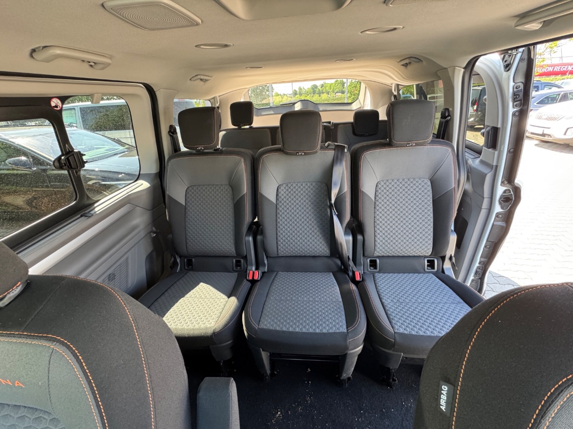 Volkswagen e-Caravelle Life