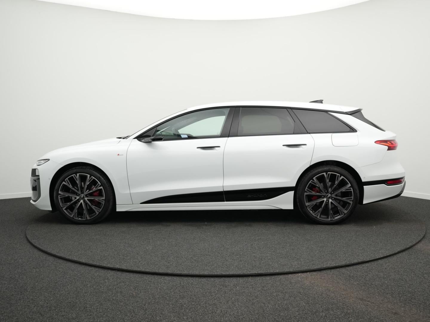 Bild über Audi A6 Avant e-tron e-tron - für weitere Informationen kontaktieren Sie den Audi Partner