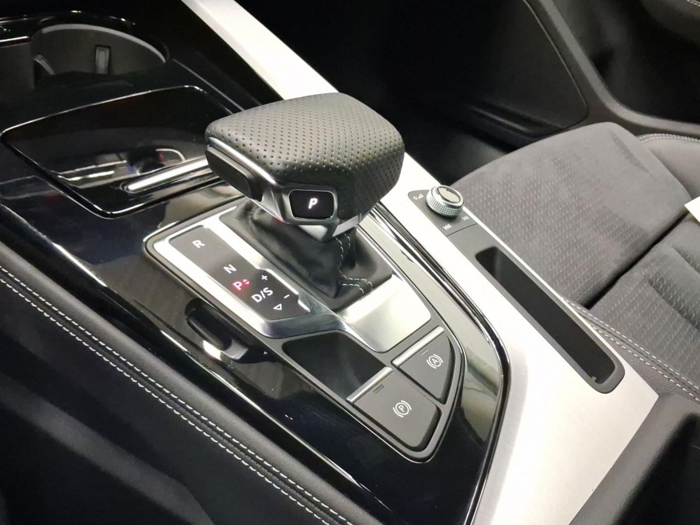 Bild über Audi A4 Avant S line 40 TFSI quattro S tronic - für weitere Informationen kontaktieren Sie den Audi Partner