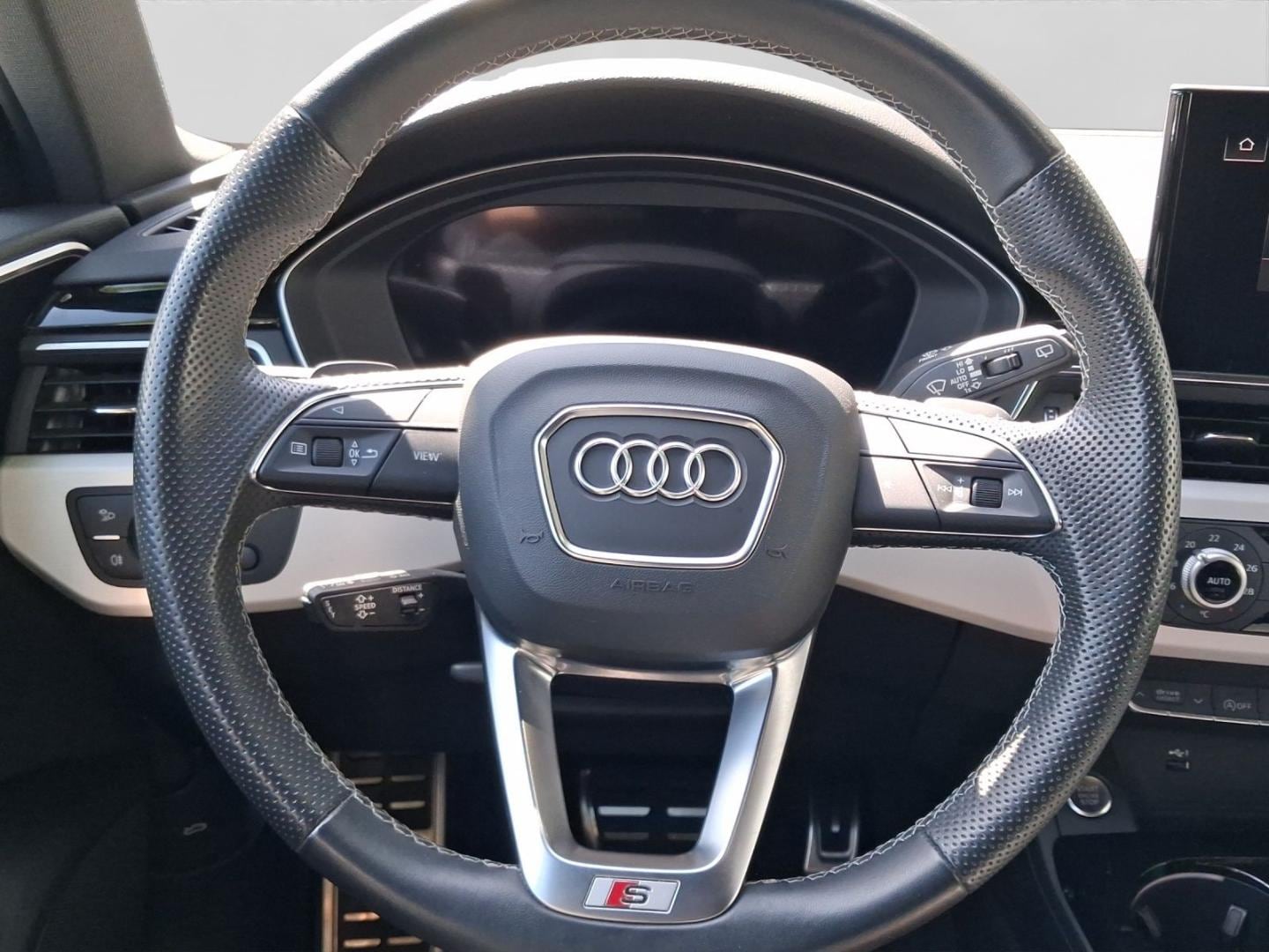 Bild über Audi A4 Avant S line 40 TDI quattro S tronic - für weitere Informationen kontaktieren Sie den Audi Partner