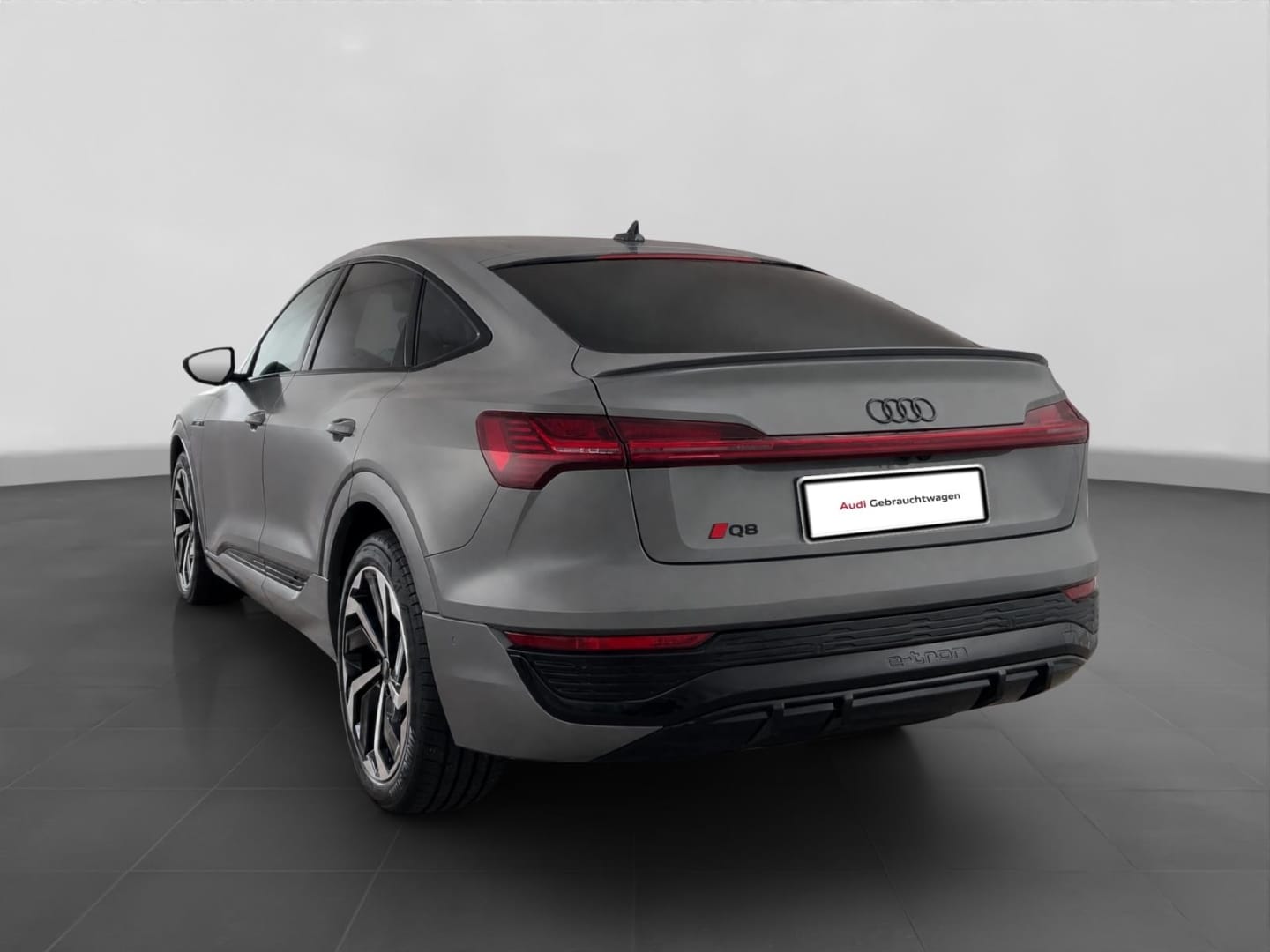 Bild über Audi Q8 Sportback e-tron S line 55 e-tron quattro - für weitere Informationen kontaktieren Sie den Audi Partner