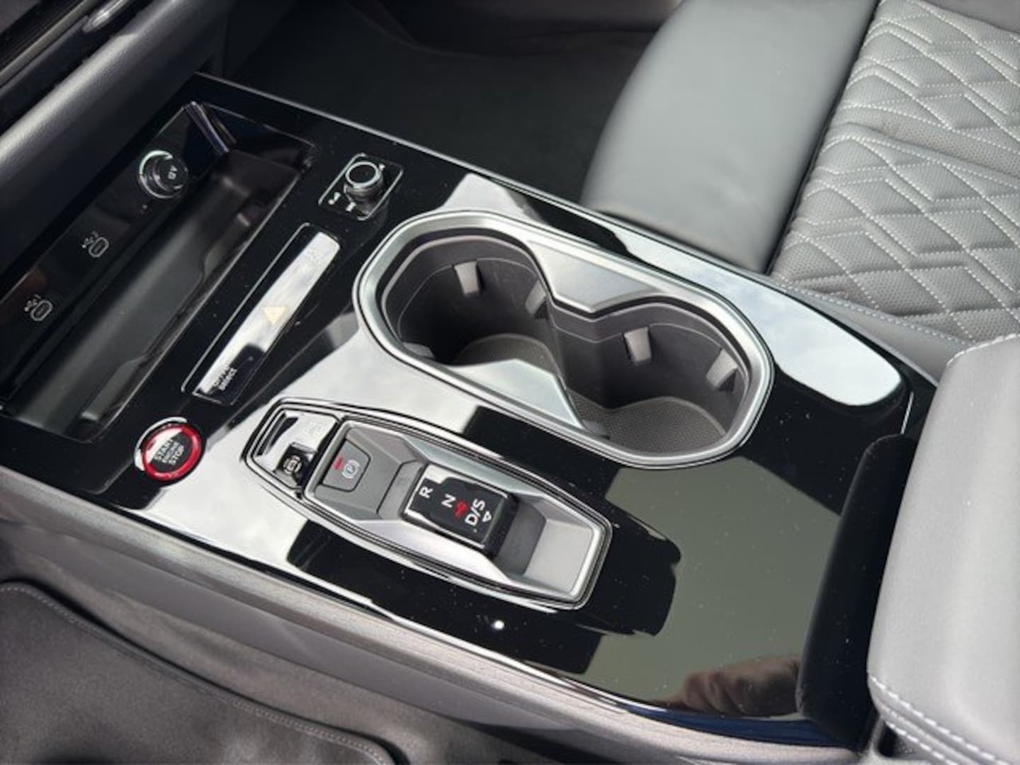 Bild über Audi A6 Limousine TDI quattro 150 kW S tronic - für weitere Informationen kontaktieren Sie den Audi Partner
