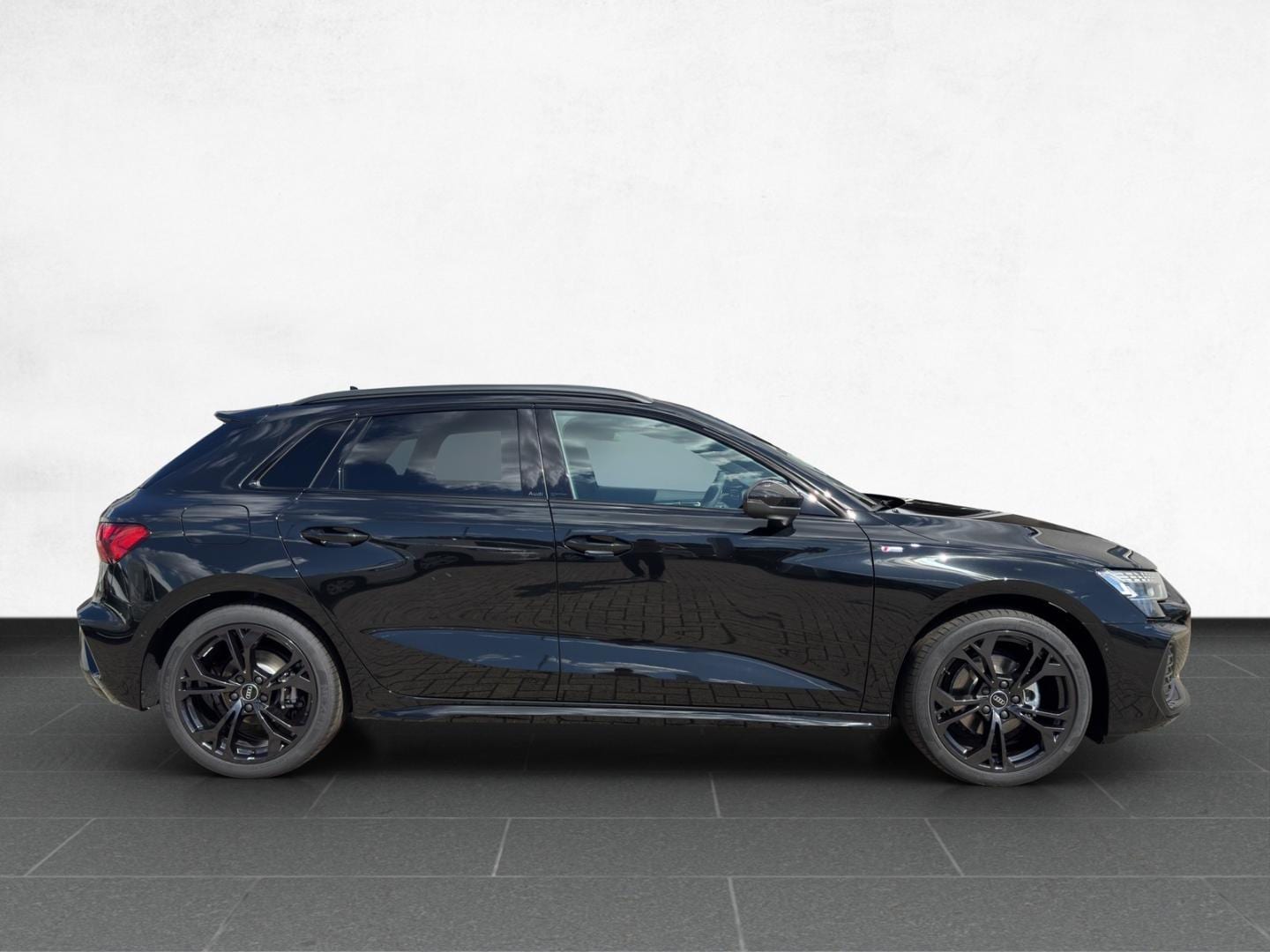 Bild über Audi A3 Sportback S line 35 TFSI S tronic - für weitere Informationen kontaktieren Sie den Audi Partner