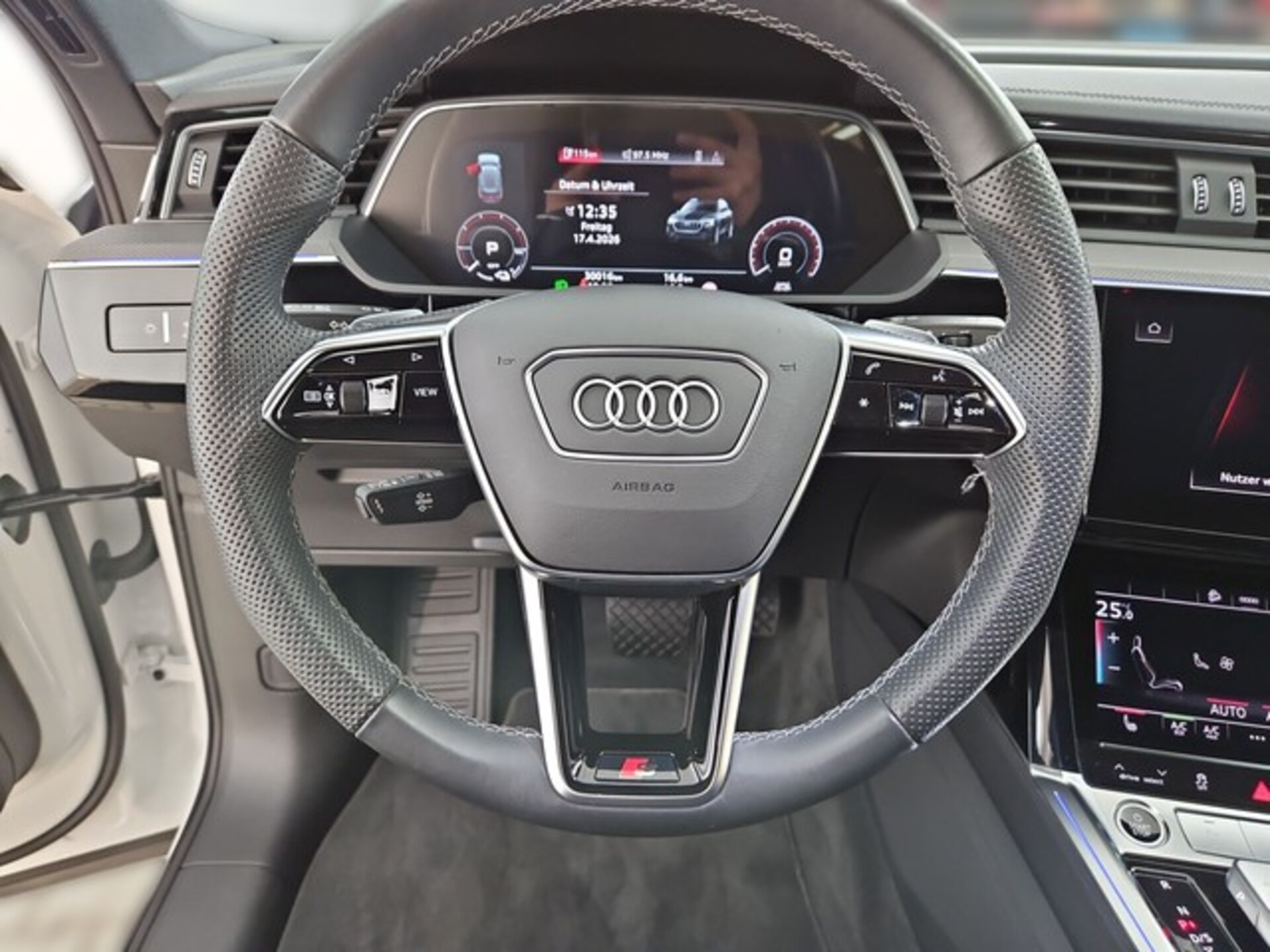 Audi e-tron S line