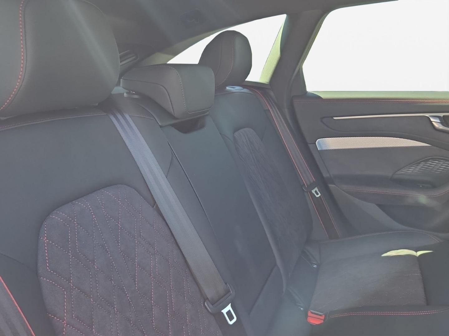 Bild über Audi A6 Avant edition one TDI quattro 220 kW S tronic - für weitere Informationen kontaktieren Sie den Audi Partner