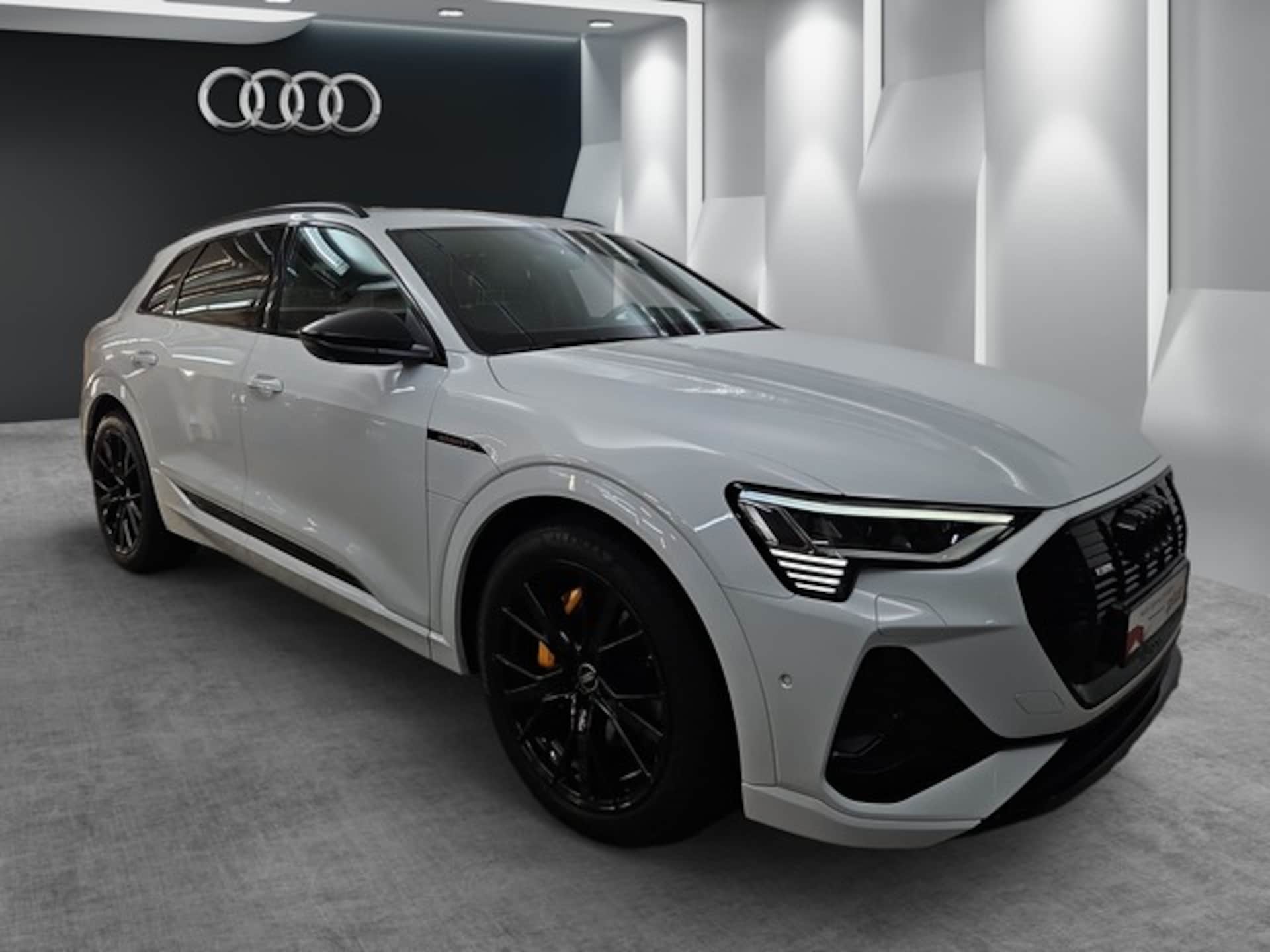 Audi e-tron S line