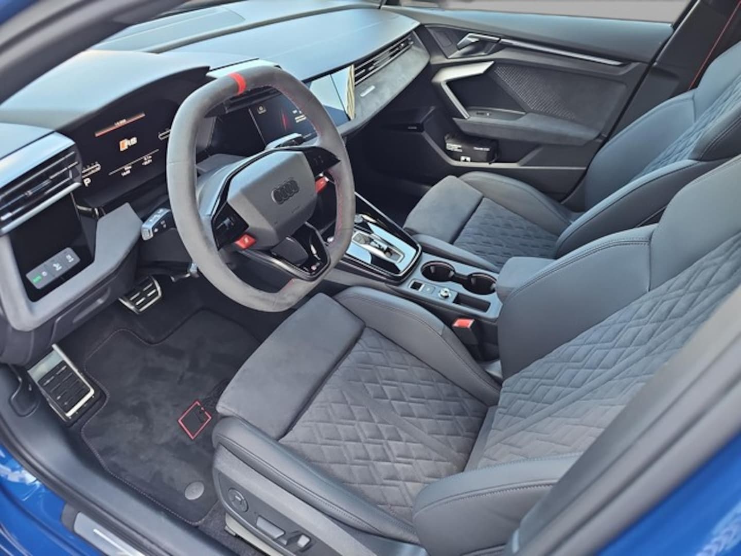 Bild über Audi RS 3 Limousine TFSI quattro 294 kW S tronic - für weitere Informationen kontaktieren Sie den Audi Partner