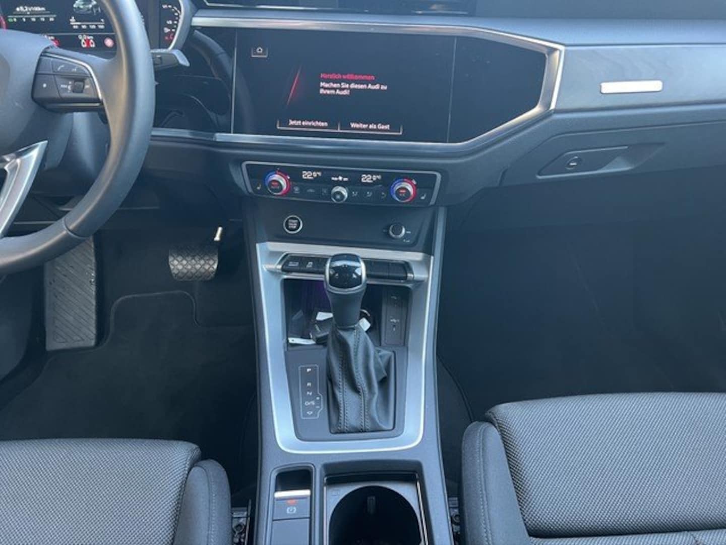 Bild über Audi Q3 advanced 40 TFSI quattro S tronic - für weitere Informationen kontaktieren Sie den Audi Partner