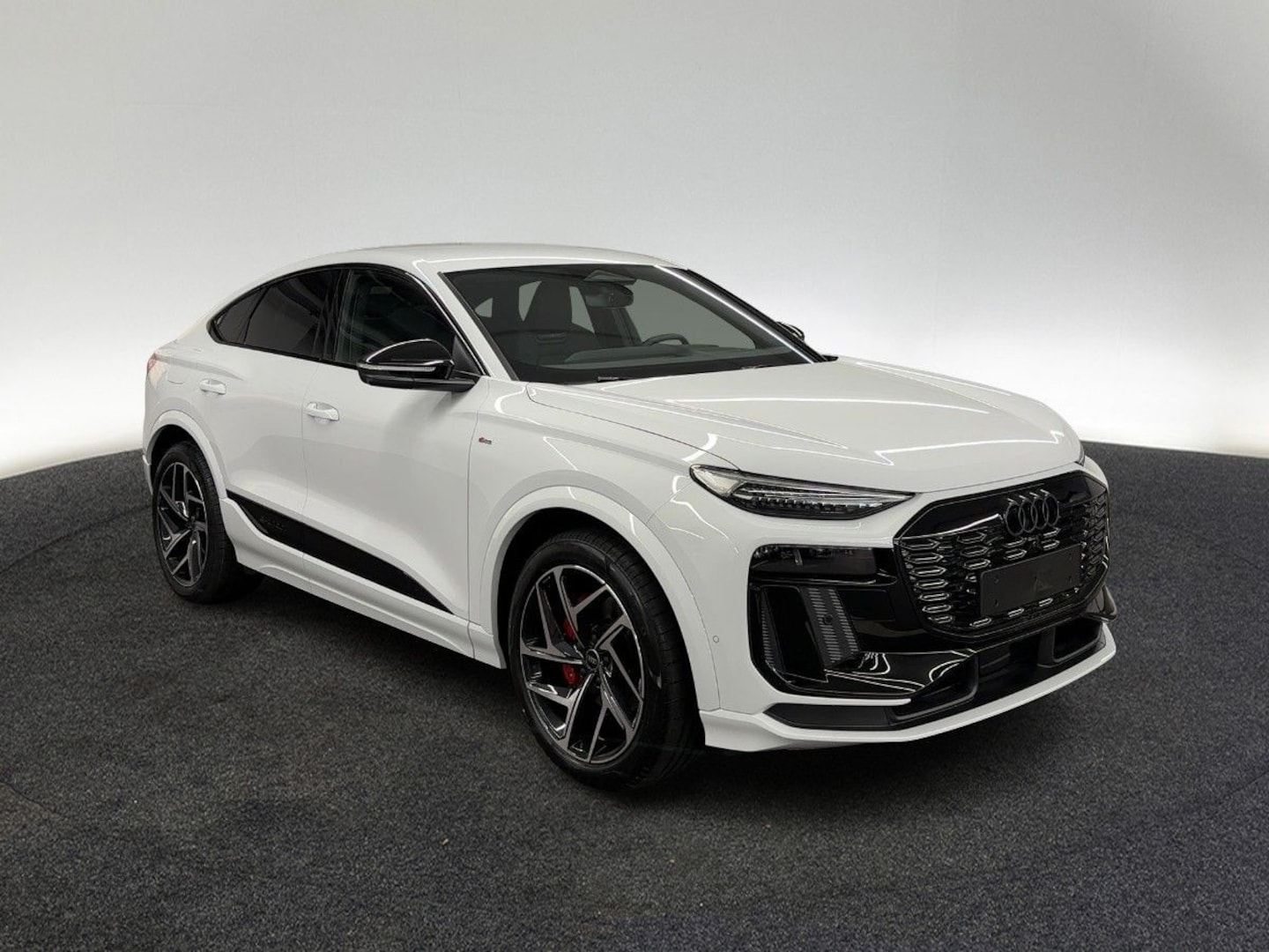 Bild über Audi Q6 Sportback e-tron S line business e-tron quattro 315 kW - für weitere Informationen kontaktieren Sie den Audi Partner