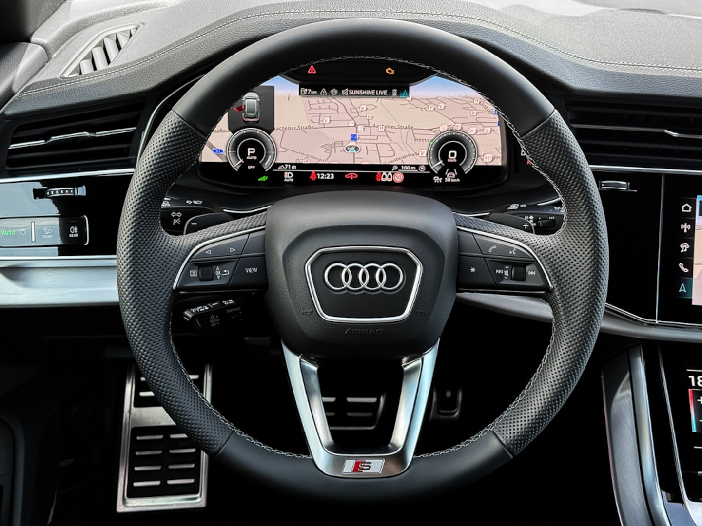 Bild über Audi Q8 SUV TFSI e S line business TFSI e quattro 290 kW tiptronic - für weitere Informationen kontaktieren Sie den Audi Partner