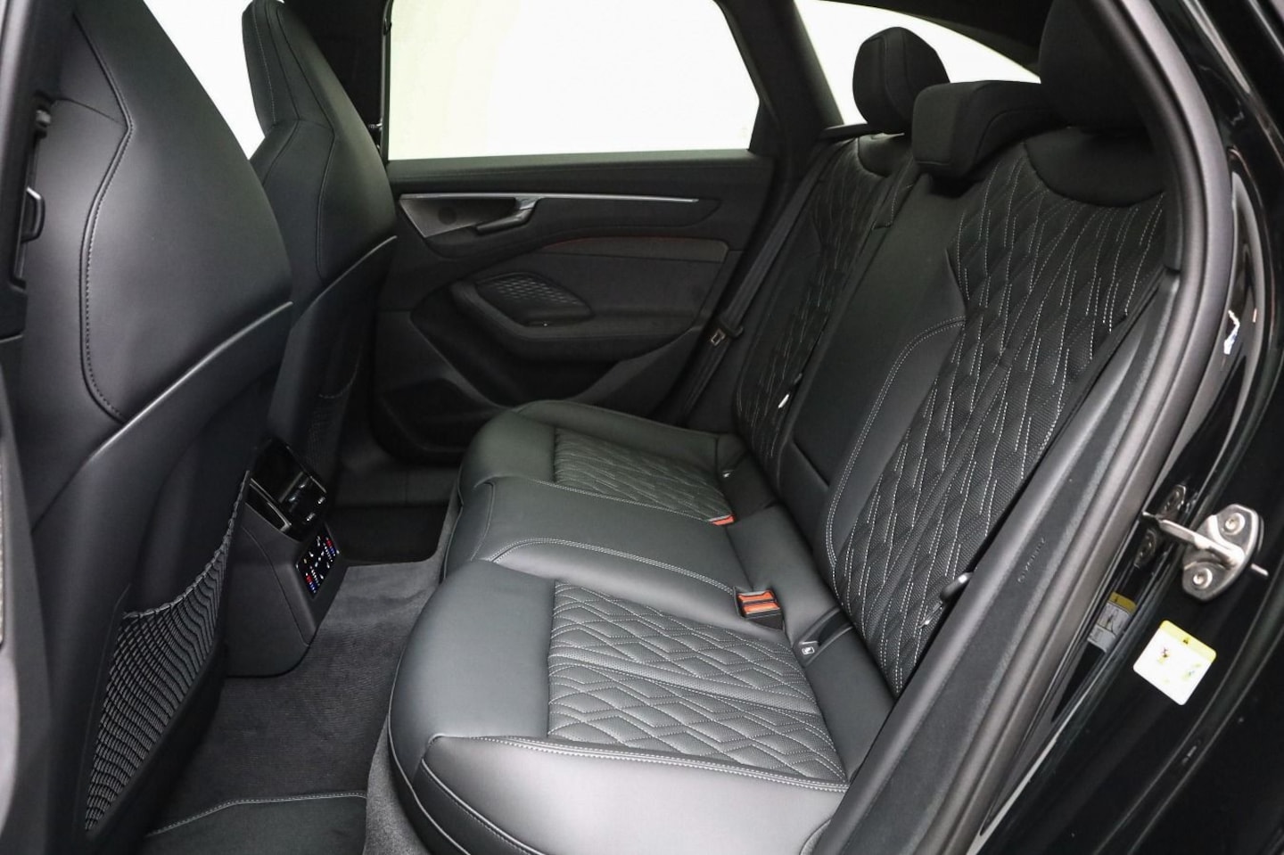 Bild über Audi A6 Avant TDI quattro 220 kW S tronic - für weitere Informationen kontaktieren Sie den Audi Partner