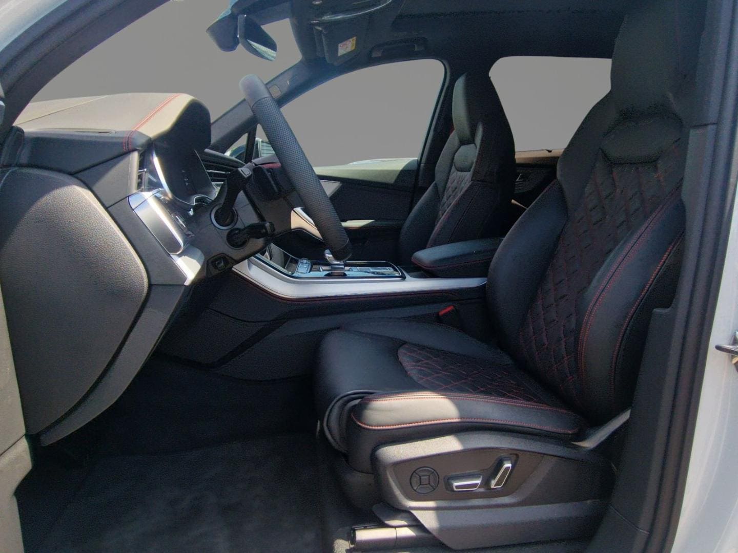 Bild über Audi Q7 SUV TFSI e S line business TFSI e quattro 360 kW tiptronic - für weitere Informationen kontaktieren Sie den Audi Partner