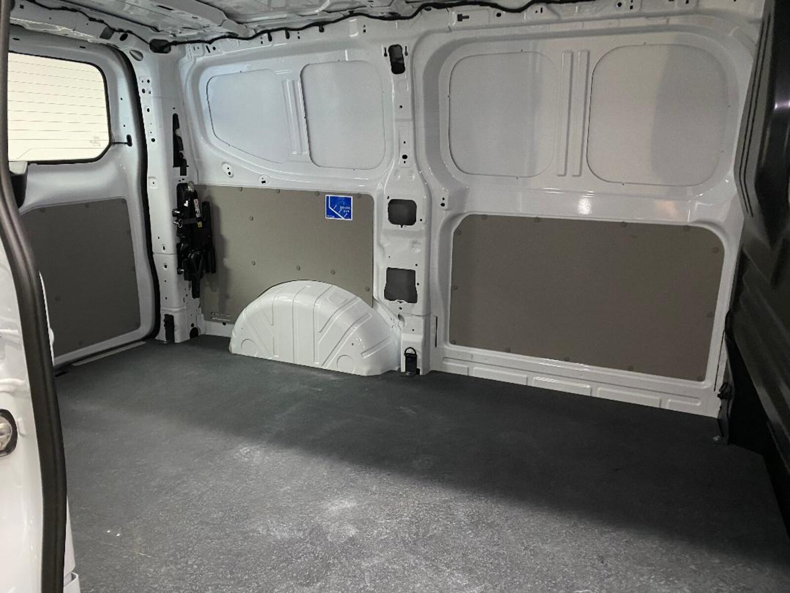Volkswagen Transporter Kasten kurzer Radstand – Bild 12
