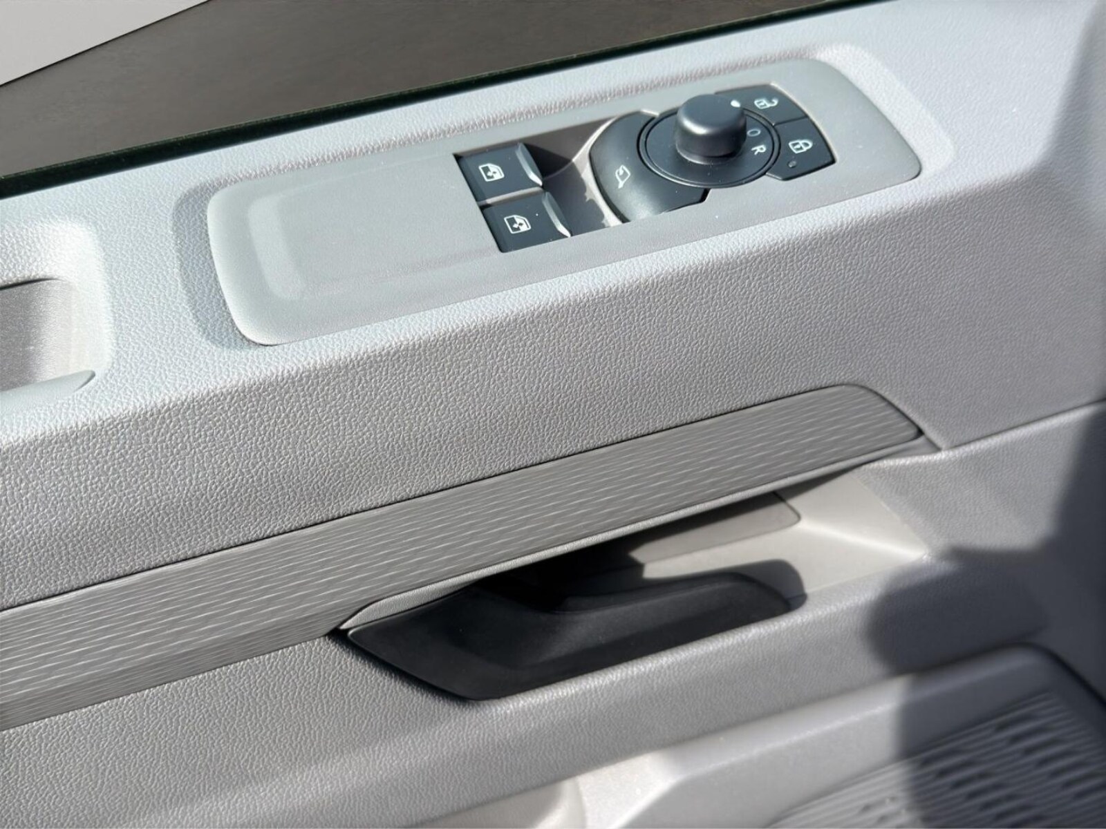 Volkswagen Transporter Kasten kurzer Radstand – Bild 13