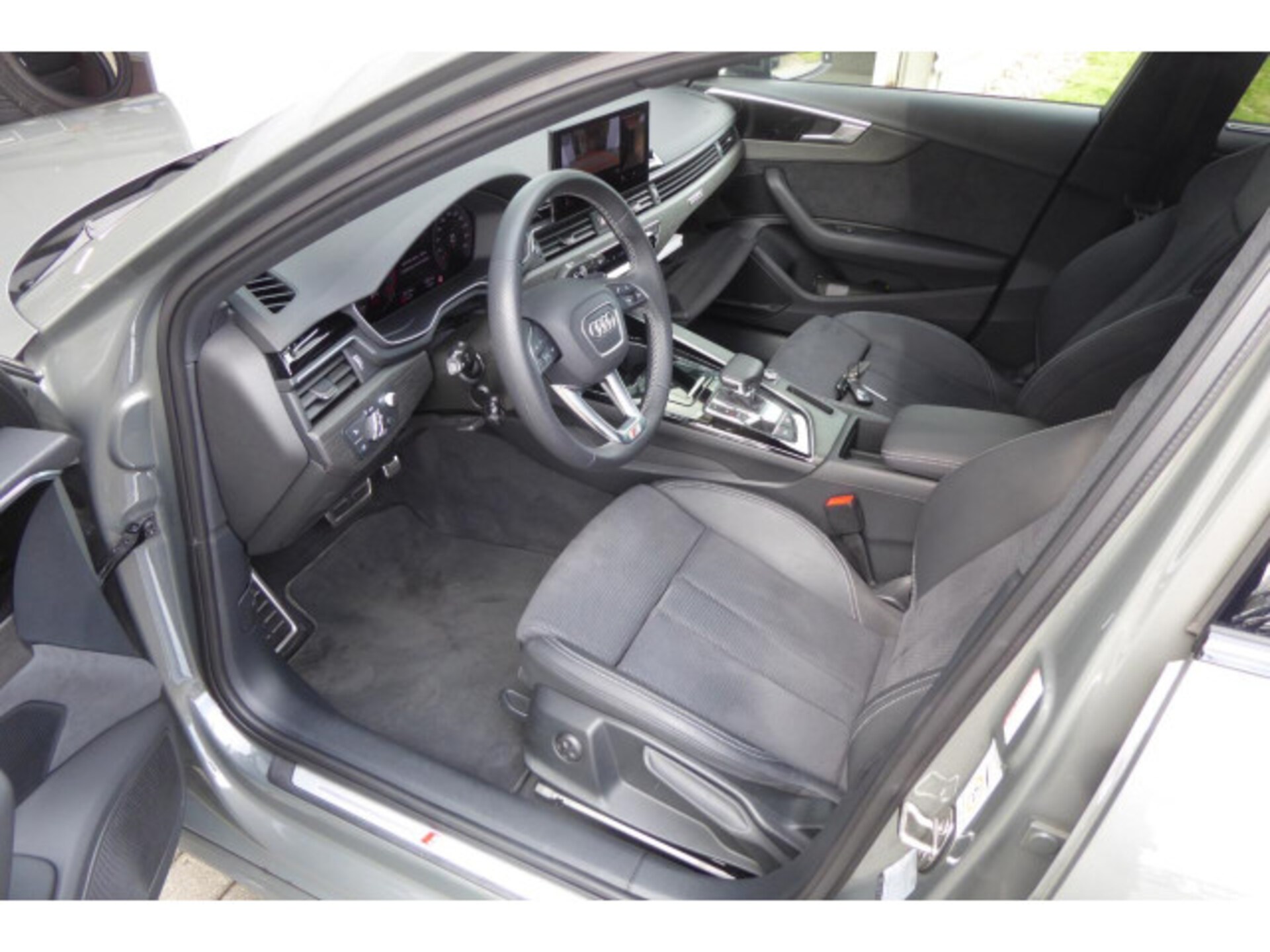 Audi A4 Avant S line