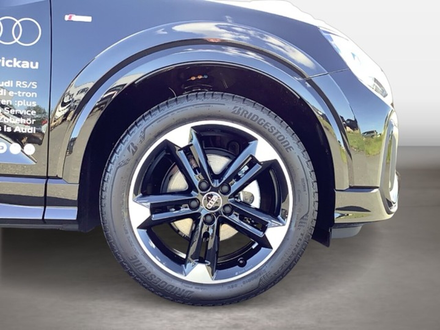 Bild über Audi Q2 S line 35 TFSI S tronic - für weitere Informationen kontaktieren Sie den Audi Partner
