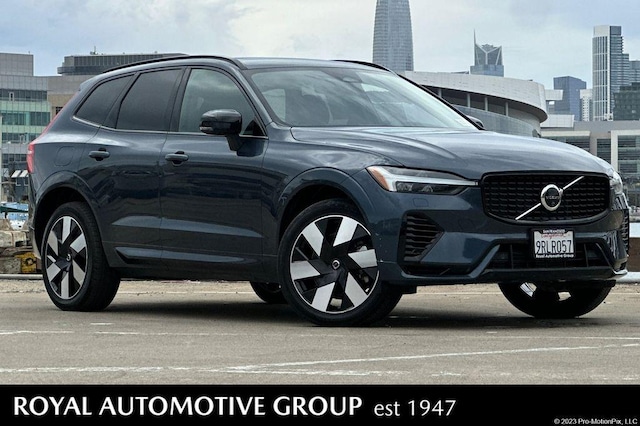 2025 Volvo XC60 Plug-In Hybrid