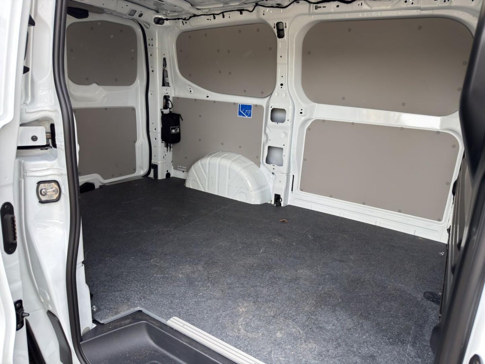 Volkswagen Transporter Kasten kurzer Radstand – Bild 17