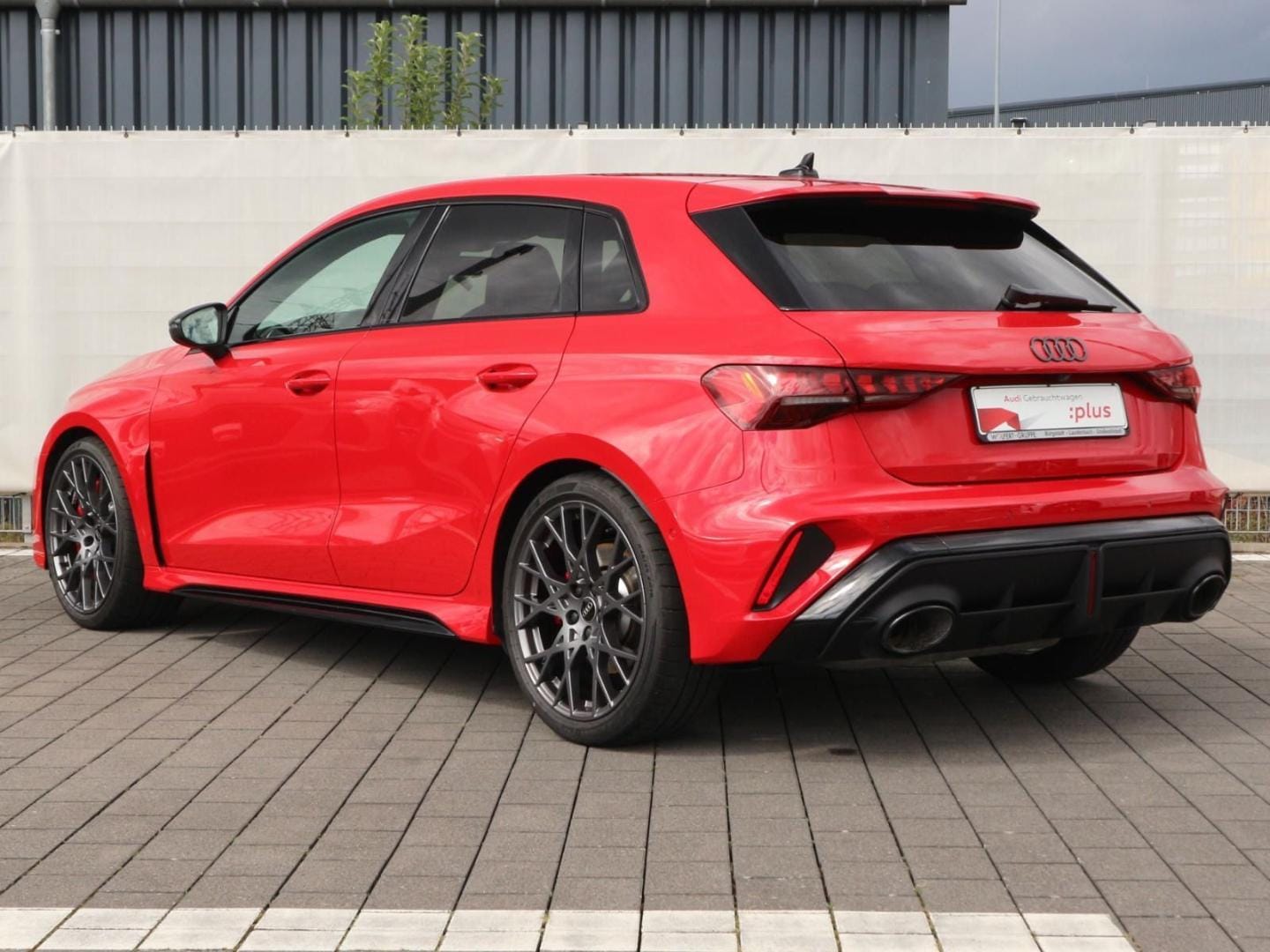 Bild über Audi RS 3 Sportback TFSI quattro 294 kW S tronic - für weitere Informationen kontaktieren Sie den Audi Partner