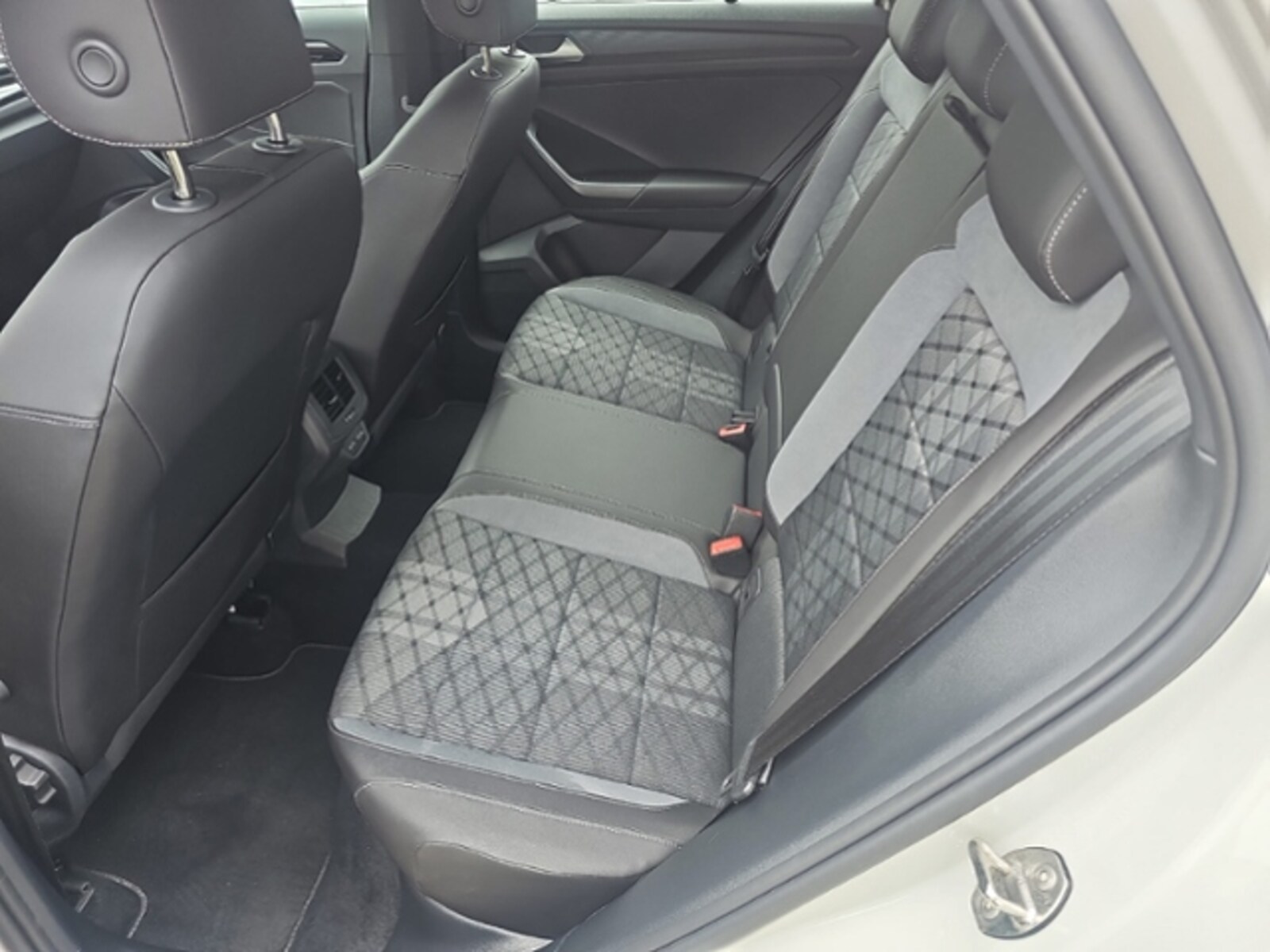 Volkswagen T-Roc – Bild 13