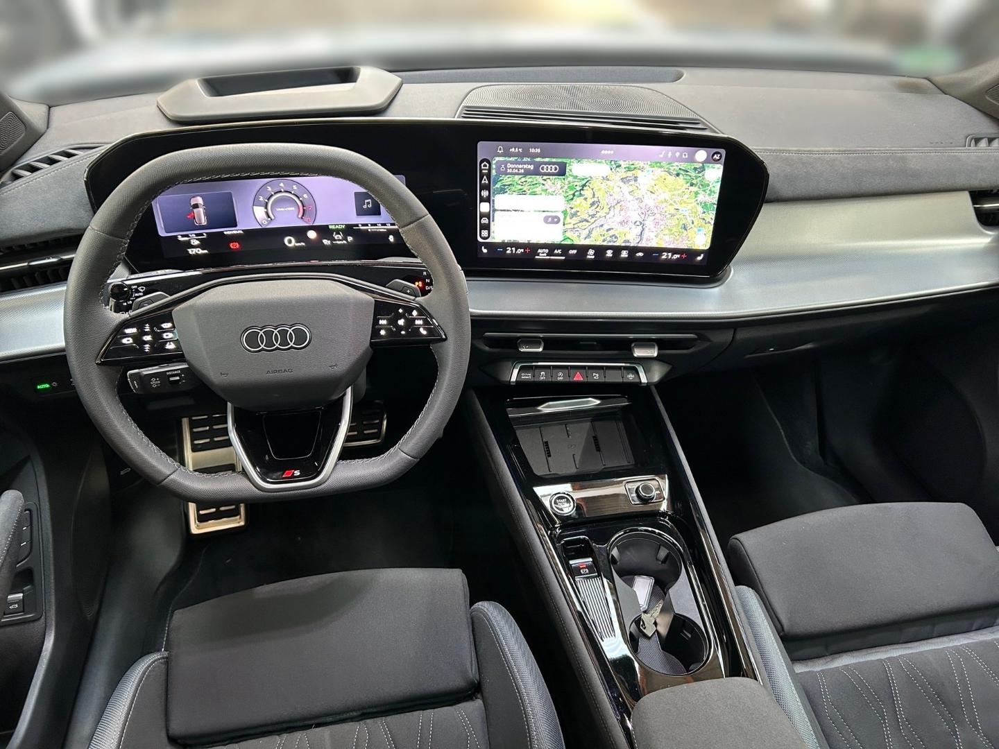 Bild über Audi Q3 SUV TFSI quattro 195 kW S tronic - für weitere Informationen kontaktieren Sie den Audi Partner