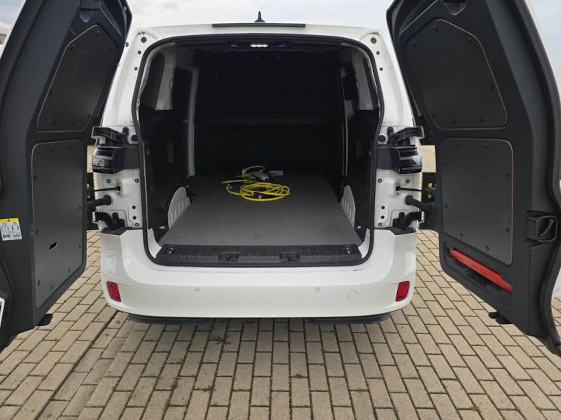 Volkswagen ID. Buzz Cargo Model bazowy