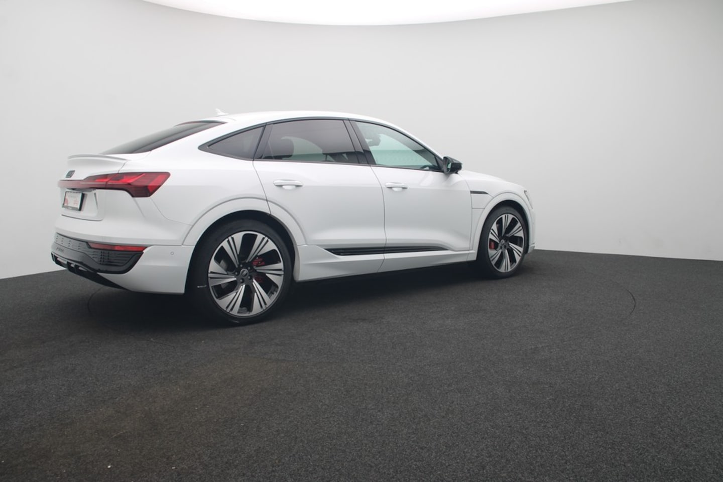 Bild über Audi Q8 Sportback e-tron S line 55 e-tron quattro - für weitere Informationen kontaktieren Sie den Audi Partner