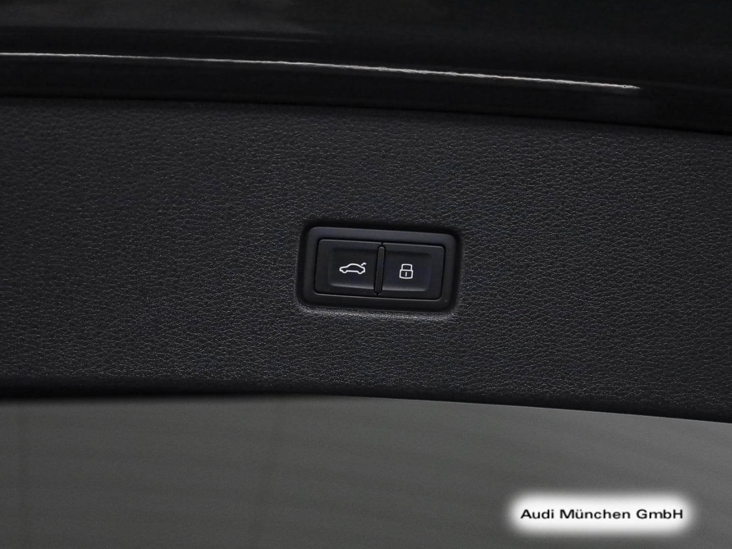 Bild über Audi Q8 SUV S line business TDI quattro 210 kW tiptronic - für weitere Informationen kontaktieren Sie den Audi Partner